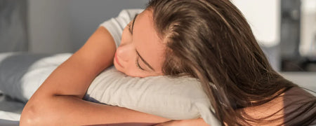 Sådan sover du med langt hår: Tips til sundt, filterfrit hår om morgenen
