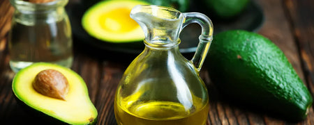 Guide til avocadoolie til hår: Fordele, anvendelsesmuligheder og påføringstips
