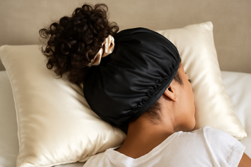 Sådan beskytter du krøllet hår mens du sover: Vigtige tips til krusfri morgener
