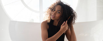 Sådan tørrer man krøllet hår med diffuser for krusfrie, definerede krøller