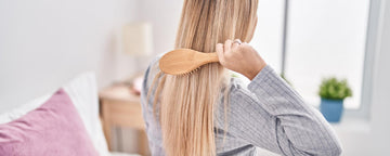 Sådan holder du håret glat natten over - Nemme tips til krusfrit morgenhår