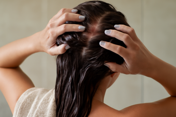 Tegn på usund hovedbund: Genkend og genskab din hovedbunds naturlige balance