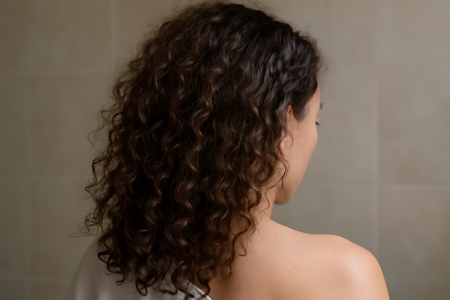 Hvorfor er mine krøller så tørre: Årsager og løsninger