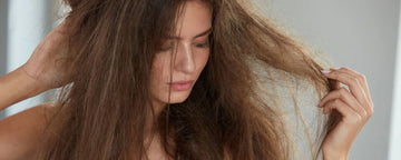 Kvinde med skadet hår