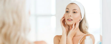 Kvinde med hårbånd