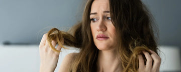 Kvinde med skørt hår