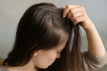 Hvorfor føles mit hår voksagtigt? Opdag almindelige årsager og løsninger