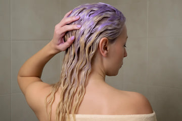 Hvor længe skal du lade lilla shampoo sidde i håret Find den perfekte timing her